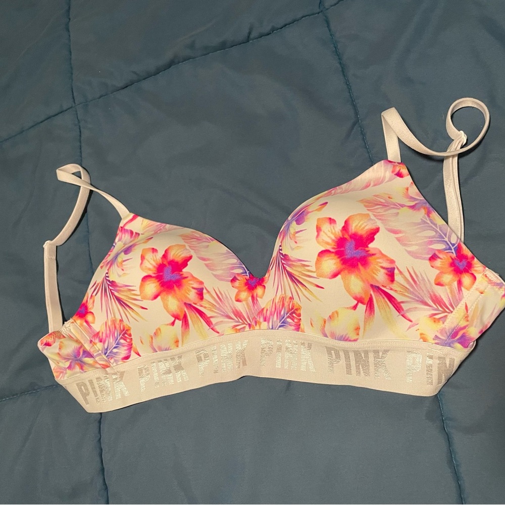 Victoria’s Secret PINK wireless floral and white bra 32D Excellent condition!